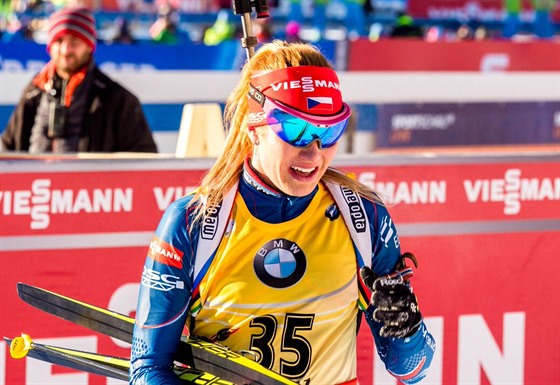 Gabriela Soukalová v cíli sprintu Svtového poháru v italské Anterselv.