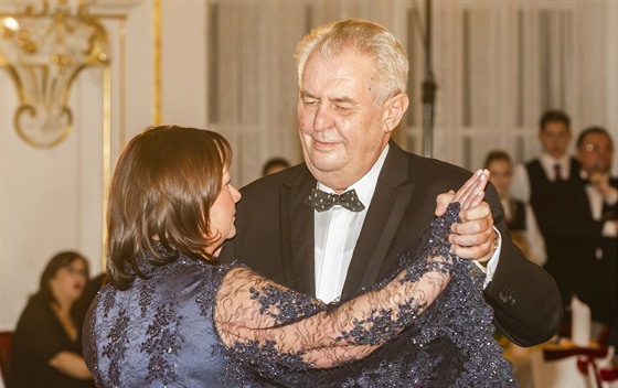 Prezident Milo Zeman a jeho manelka Ivana na tanením parketu