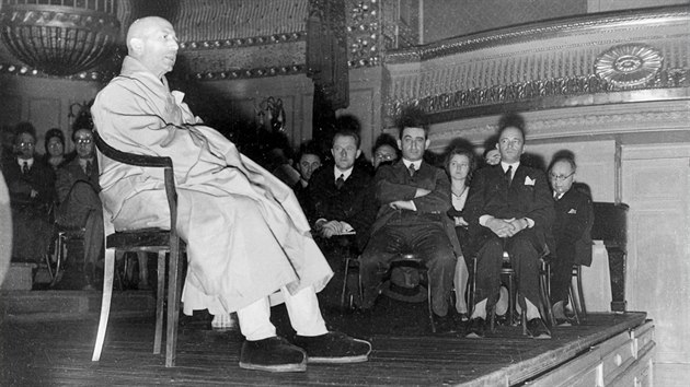 Mistr podvodů, diplomatických skandálů, konspirací, lží a mystifikací. Ignácz... Mistr podvodů, diplomatických skandálů, konspirací, lží a mystifikací. Ignácz...