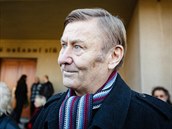 Miroslav Grebeníček před posledním rozloučením s komunistickým europoslancem... Miroslav Grebeníček před posledním rozloučením s komunistickým europoslancem...