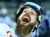Libereck hokejista Jan Vtisk se raduje z vtzstv nad Vtkovicemi.