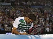 Roger Federer odchz poraen ze semifinlovho zpasu Australian Open proti...