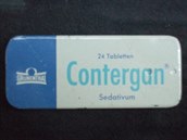 Sedativum Contergan s innou ltkou thalidomid, kter vyvolv vvojov vady.