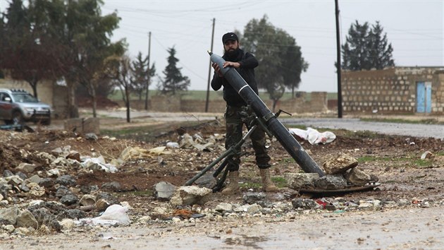 Bojovnci Syrsk svobodn armdy bojuj nedaleko Aleppa s Islmskm sttem (18. ledna 2015)