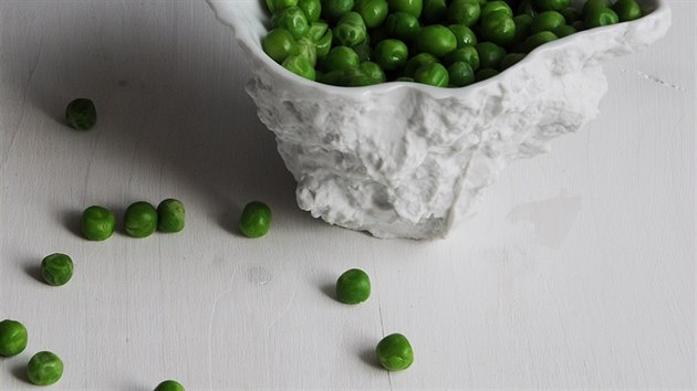 Výtvarnice a designérka Julie Šišková na výstavě v Dubí představí i underground porcelán vzniklý z odlitků děr v zemi.