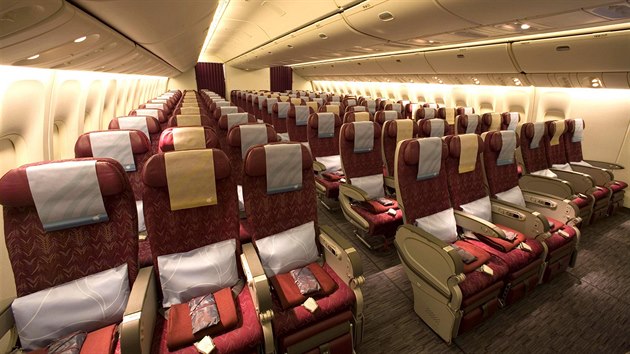 Pohled do stroje Boeing 777-200 spolenosti Qatar Airways.
