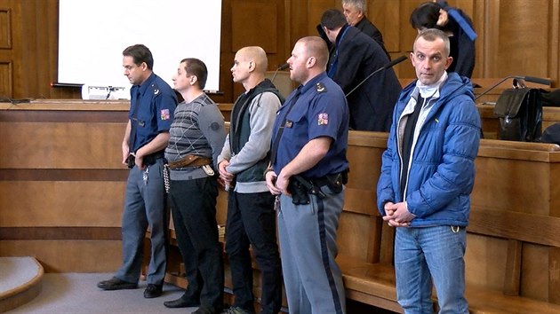 Gang navrtva u Vrchnho soudu v Praze