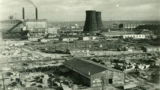 Pohled z budovy editelstv na stavenit elektrrny v roce 1953.