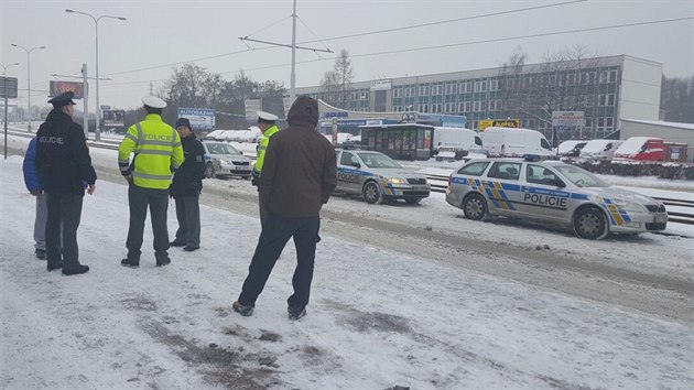 Dodvka srazila v prask ernokosteleck ulici dv chodkyn (23. ledna 2016).