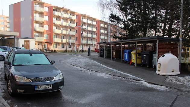 Obyvatelm sdlit se nelb pli velk kontejnerov stn.