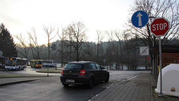 Zmaten kiovatka u autobusov tony.