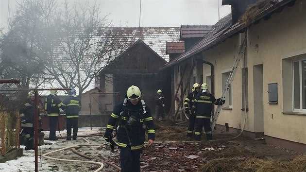 Hasii zasahovali u poru rodinnho domu na Kolnsku (25.1.2016).