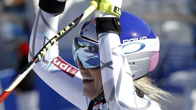 Americk lyaka Lindsey Vonnov se raduje z triumfu ve sjezdu v Cortin dAmpezzo.