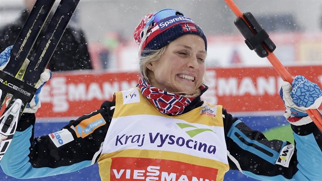 Norsk bkyn na lych  Therese Johaugov se raduje z triumfu ve voln destce v Novm Mst na Morav.