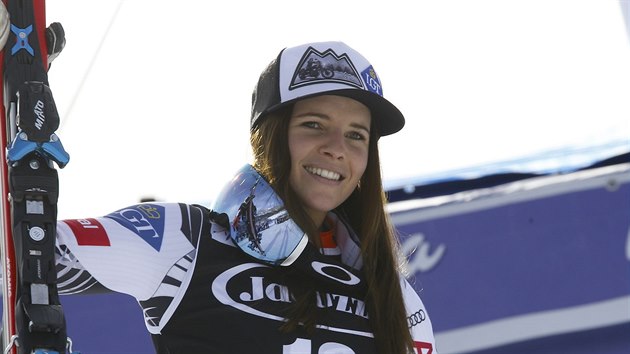 Lichtentejsn lyaka Tina Weiratherov se raduje z druhho msta v supeobm slalomu v Cortin dAmpezzo.