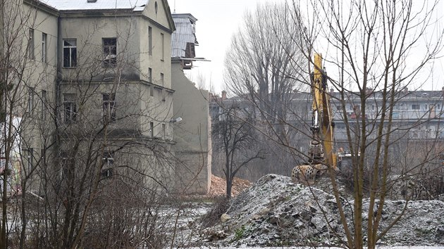 V Prostjov u zaala demolice historickch Jezdeckch kasren. S jejich zbournm pitom v petici nesouhlasila st obyvatel i mstn opozice.