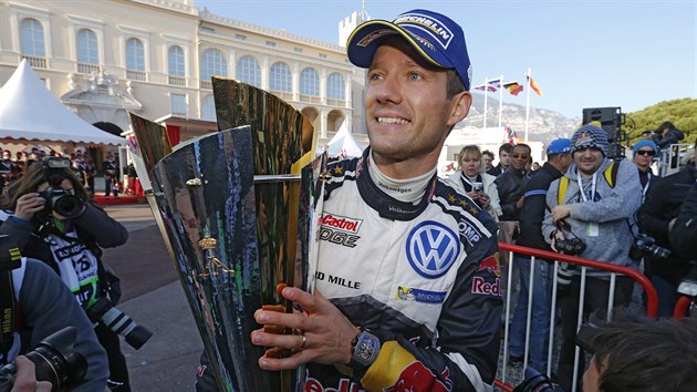 Sébastien Ogier s trofejí pro vítze Rallye Monte Carlo