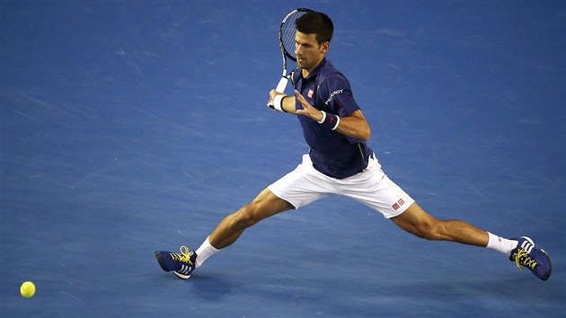 Novak Djokovi bojuje v semifinle Australian Open proti Rogeru Federerovi.