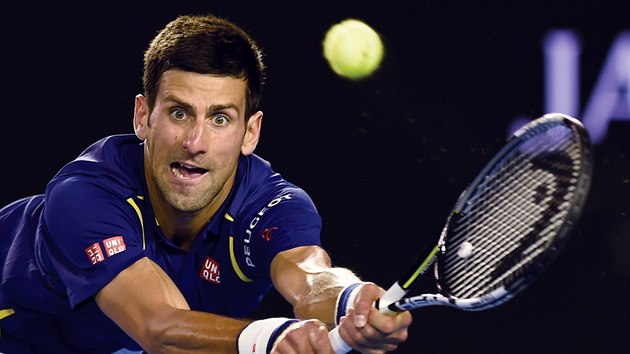Novak Djokovi se sna doshnout na m v semifinle Australian Open proti Rogeru Federerovi.