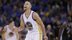 Stephen Curry - hvězda Golden State se raduje v utkání se San Antoniem. Stephen Curry - hvězda Golden State se raduje v utkání se San Antoniem.