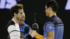 DOBRÁ HRA. Vítz semifinále Andy Murray (vlevo) a poraený Milos Raonic se...