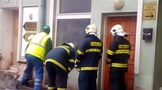 Bagrista poškodil plynovou přípojku u domu v Sokolovské ulici. Bagrista poškodil plynovou přípojku u domu v Sokolovské ulici.