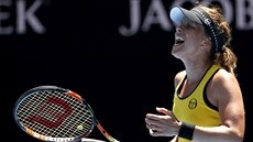 eská tenistka Barbora Strýcová si nadává v osmifinále Australian Open.