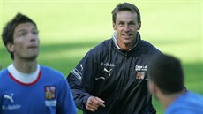 Hřiště v Břízkách využila k tréninku i česká fotbalová reprezentace. Na snímku... Hřiště v Břízkách využila k tréninku i česká fotbalová reprezentace. Na snímku...