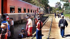 Mandalay  Shwenyaung (Myanmar): dobrodruná pou rozhrkaným vlakem skrze...