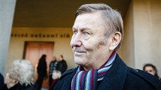Miroslav Grebeníček před posledním rozloučením s komunistickým europoslancem... Miroslav Grebeníček před posledním rozloučením s komunistickým europoslancem...