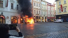 Dneska hořela zahrádka v centru na Malém náměstí. Hasiči přijeli za 10-15... Dneska hořela zahrádka v centru na Malém náměstí. Hasiči přijeli za 10-15...