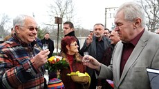 Miloš Zeman se potřinácté sešel na farmě Jana Fencla - Slováckém statku v... Miloš Zeman se potřinácté sešel na farmě Jana Fencla - Slováckém statku v...