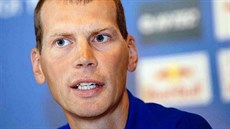 Petr Dlask na tiskové konferenci Petr Dlask na tiskové konferenci