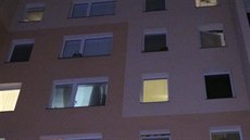 Při požáru v panelovém domě na pražském Chodově zemřel jeden člověk. Hořelo v... Při požáru v panelovém domě na pražském Chodově zemřel jeden člověk. Hořelo v...