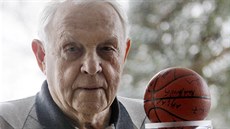Bývalý famózní basketbalista Ivo Mrázek oslavil v týdnu devadesáté narozeniny.... Bývalý famózní basketbalista Ivo Mrázek oslavil v týdnu devadesáté narozeniny....