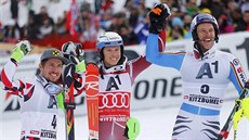 Ti nejlepí ze slalomu v Kitzbühelu. Zleva druhý Marcel Hirscher z Rakouska,...