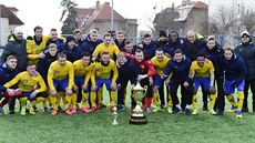Fotbalisté Zlína s trofejí pro vítěze zimní Tipsport ligy. Fotbalisté Zlína s trofejí pro vítěze zimní Tipsport ligy.