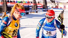 Gabriela Soukalová (vlevo) a Veronika Vítková v cíli sprintu Světového poháru v... Gabriela Soukalová (vlevo) a Veronika Vítková v cíli sprintu Světového poháru v...