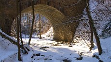 Údolí Doubravy, železniční most u Bílku. První ověřená zmínka o vesnici pochází... Údolí Doubravy, železniční most u Bílku. První ověřená zmínka o vesnici pochází...