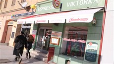 Do hodonínské kavárny Viktorka si kamarádi chodívali posedět a domlouvat... Do hodonínské kavárny Viktorka si kamarádi chodívali posedět a domlouvat...