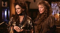 Stockard Channingová a Dianne Wiestová ve filmu Magická posedlost (1998)