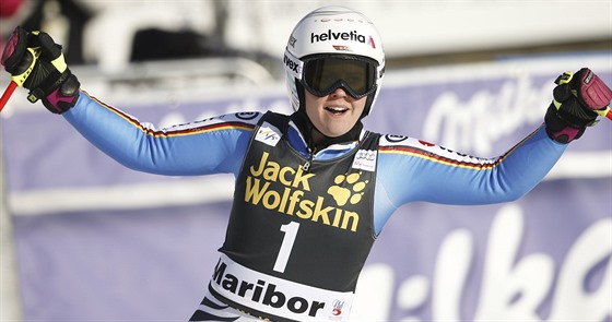Viktoria Rebensburgová z Nmecka se raduje z vítzství v obím slalomu.