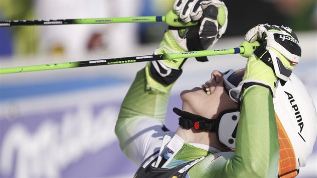 Slovinka Ana Drevov se raduje z poveden jzdy. V Mariboru skonila v obm slalomu druh.