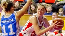 Kateřina Křížová (vpravo) z Hradce Králové versus Michaela Vondráčková z... Kateřina Křížová (vpravo) z Hradce Králové versus Michaela Vondráčková z...