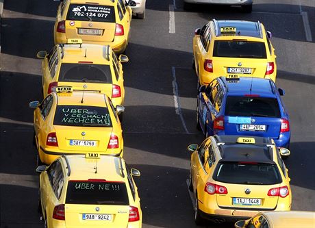 Taxikái protestují na praské magistrále proti vedení radnice, maximální...