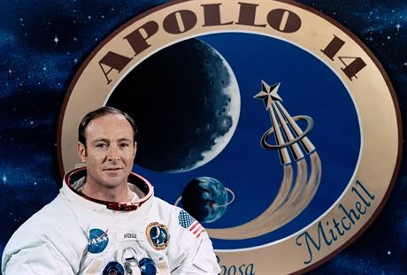 Americký astronaut Edgar Mitchell se v roce 1971 jako pilot zúastnil mise...