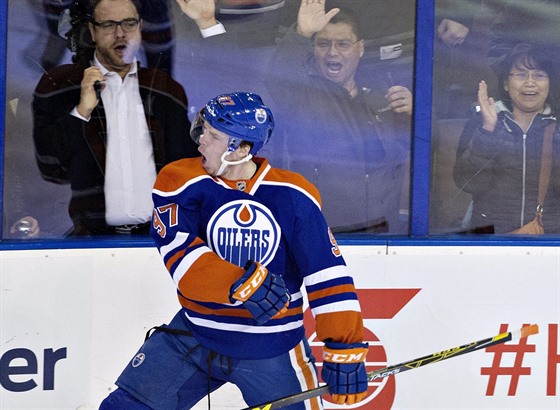 Kanadský hokejista Connor McDavid z Edmontonu vynechal v NHL 37 zápas, po...