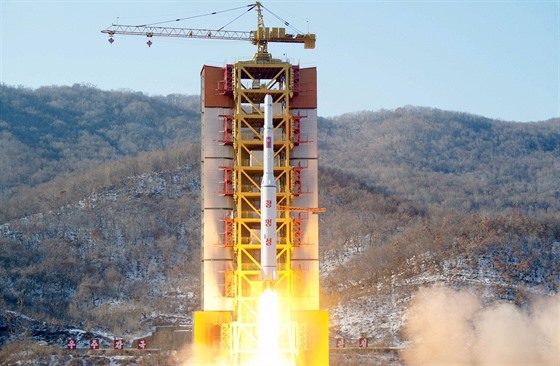 Balistická raketa, kterou odpálila v nedli Severní Korea, vynesla na obnou...