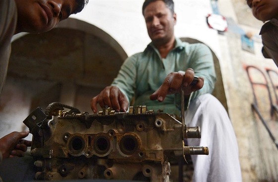 Slepý mechanik Asif Patel je hvzdou Pákistánu.