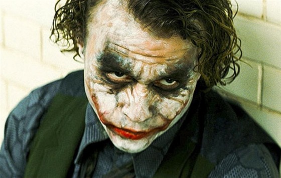 Filmová postava Jokera v podání legendárního Heatha Ledgera